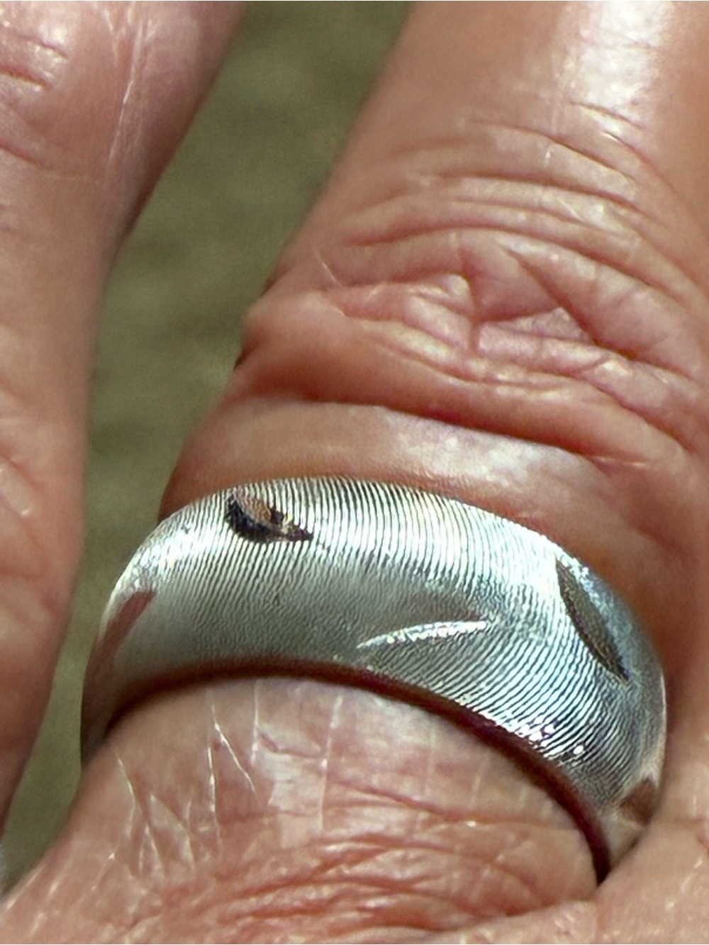 White gold wedding band Ring - Unbranded